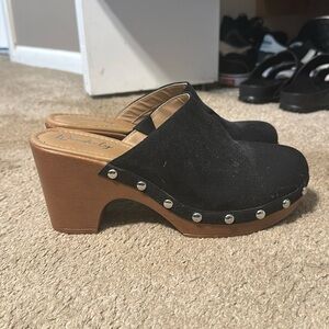 Wonderly Axle Heeled Clog